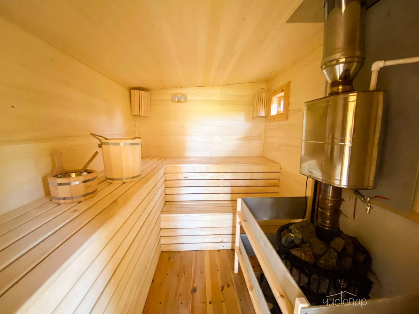 Акция «Утреннее парение»! 1700 рублей Аренда бани с 10-12 утра + чайник чая + веник бесплатно.