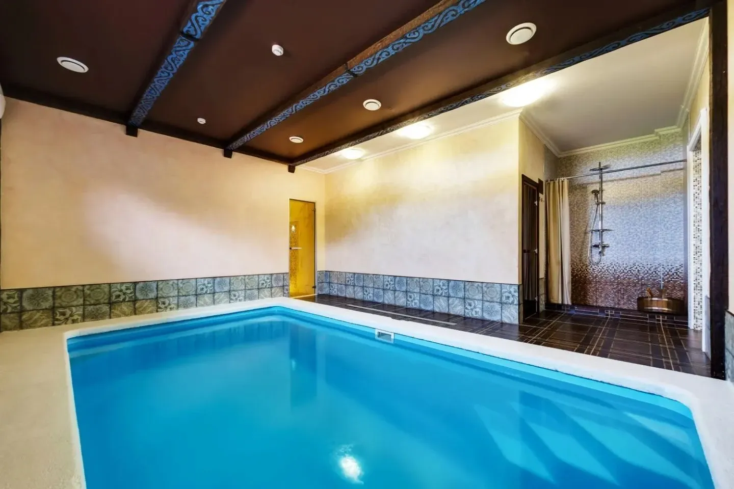 tariff Русская баня, подогреваемый бассейн, мангал и зона отдыха (закрытая территория до 8 чел)