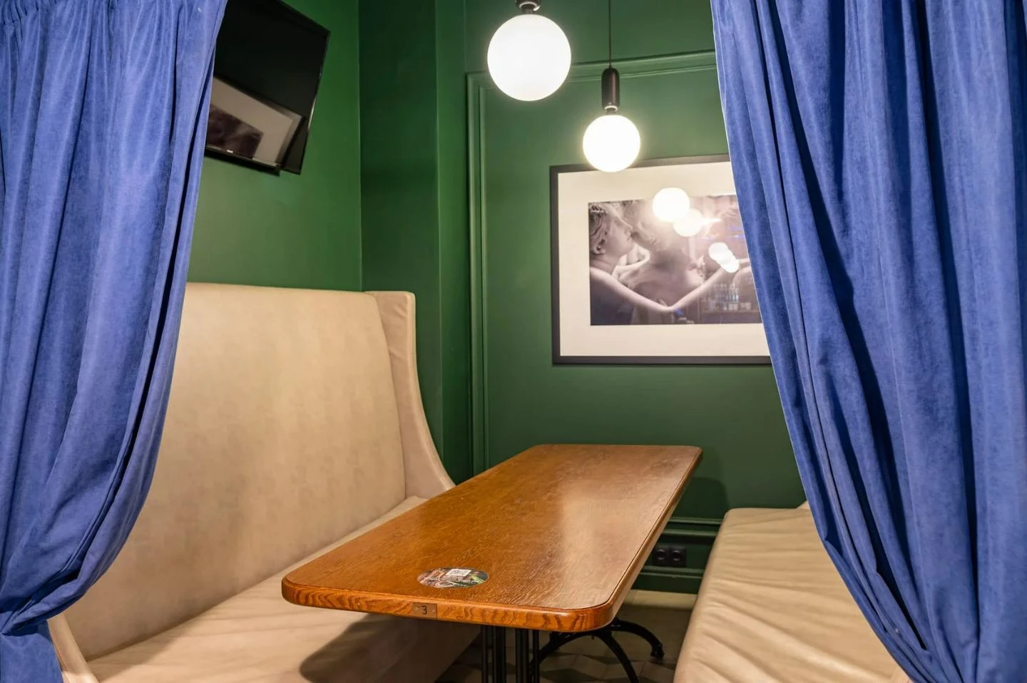 tariff Столик за шторкой в общем зале