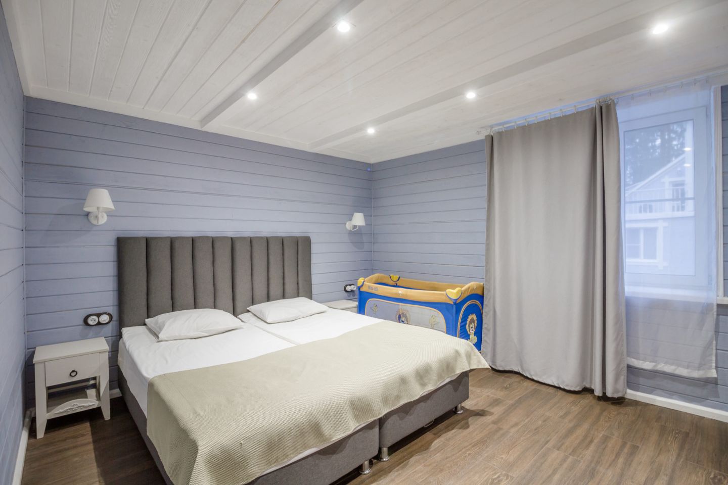 tariff Четырехместный номер с проходной комнатой