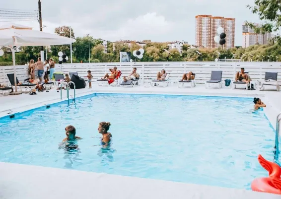 Фестиваль «Бассейновый пикник»